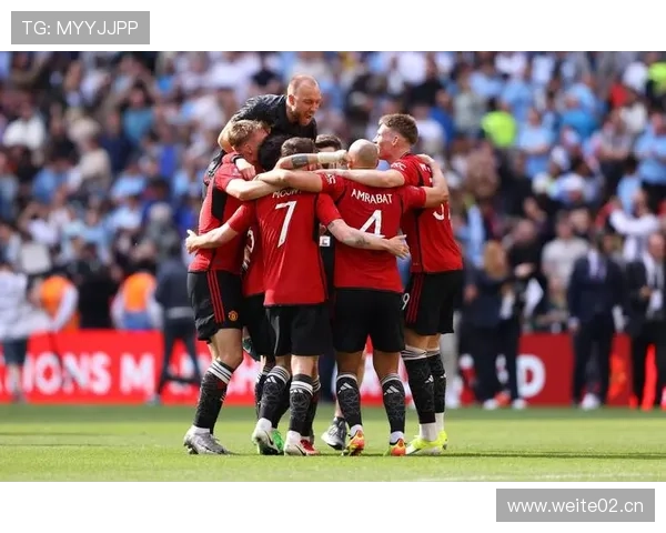 曼联快撑不住了：豪门光环褪去，当前赛季问题表现逐步显现，对球队竞争力带来考验